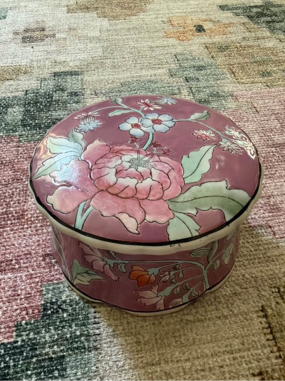 Vintage porcelain trinket or dresser box